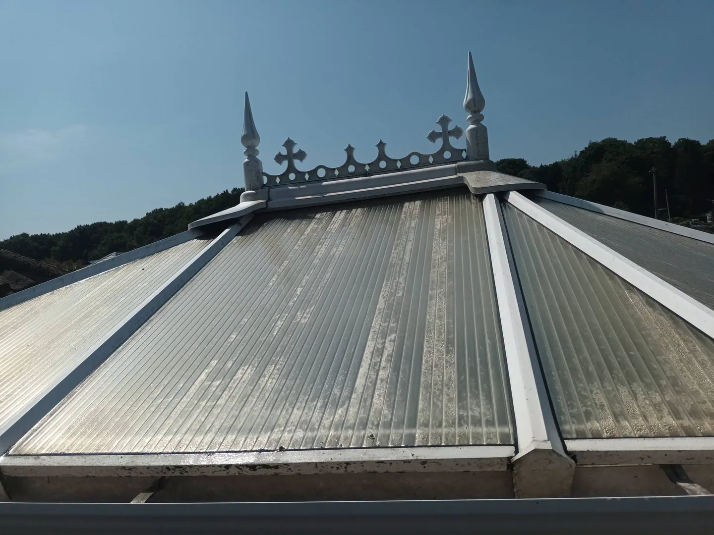 Dirty conservatory roof before exterior cleaning